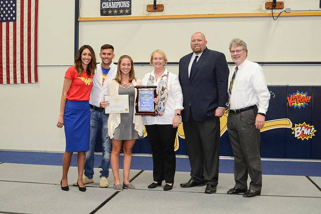 samantha schmidt and staff with super star award